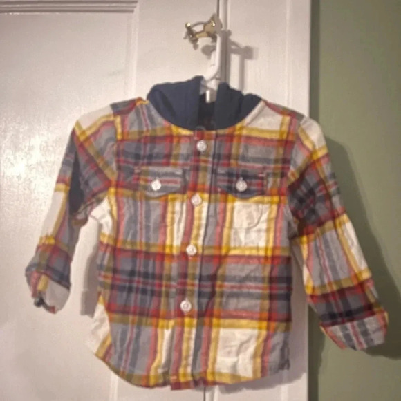 3/$12 long sleeve hooded shirt gently used. Bundle  3 or more $7. 00🎉 - Picture 2 of 7